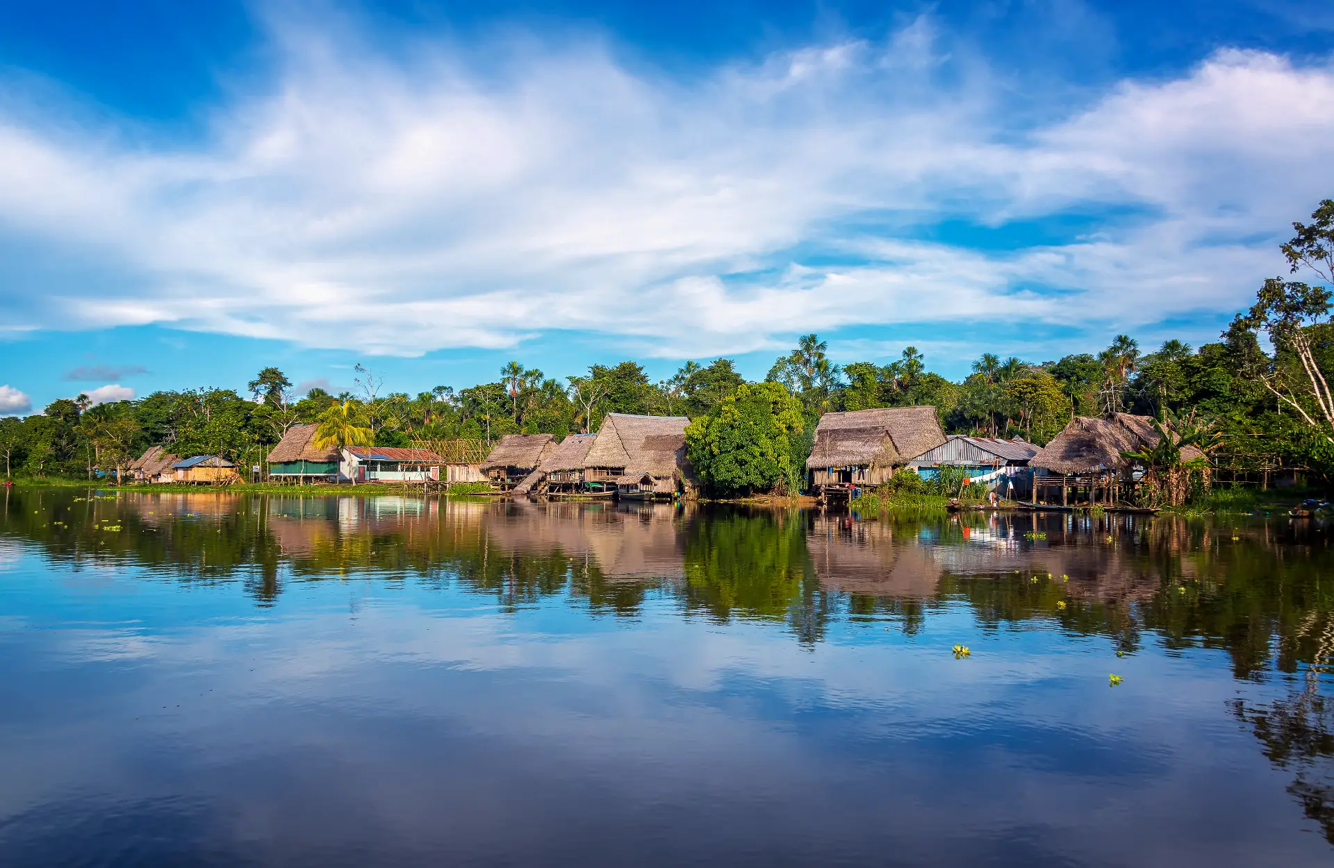amazon_lodges_by_river